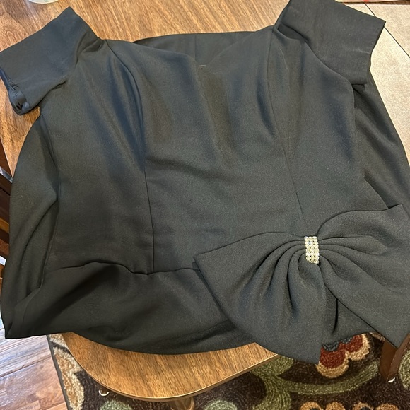 Black Off the Shoulder Evening Dress. Sz. 10/12 - Picture 6 of 11